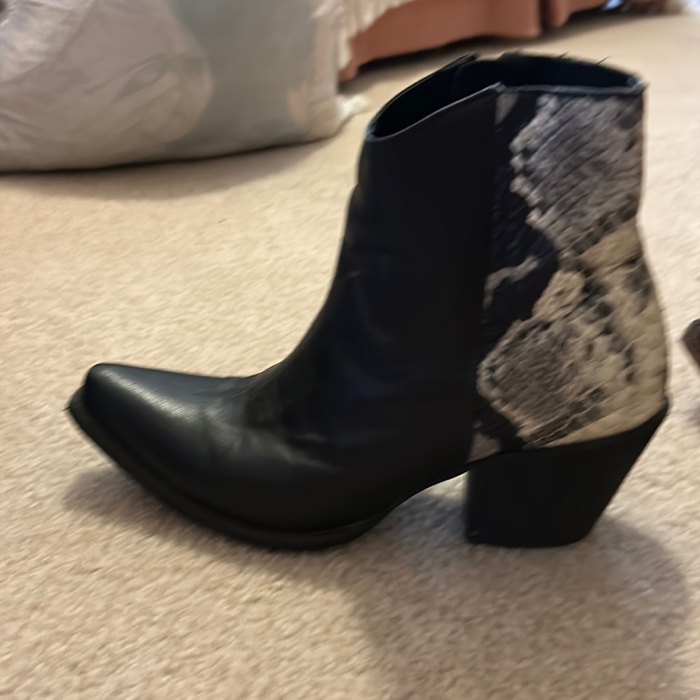 Ariat black and snack skin boot